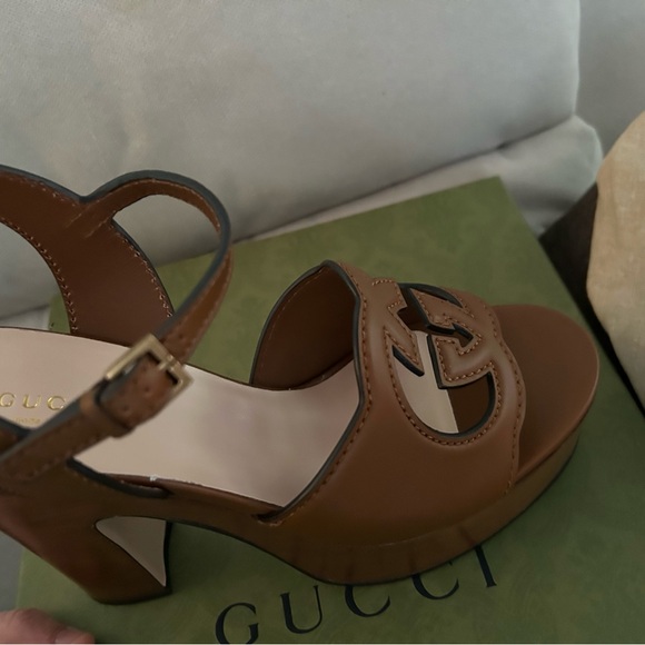 Gucci Brown Leather Sandals with Iconic GG Emblem - Picture 1 of 7